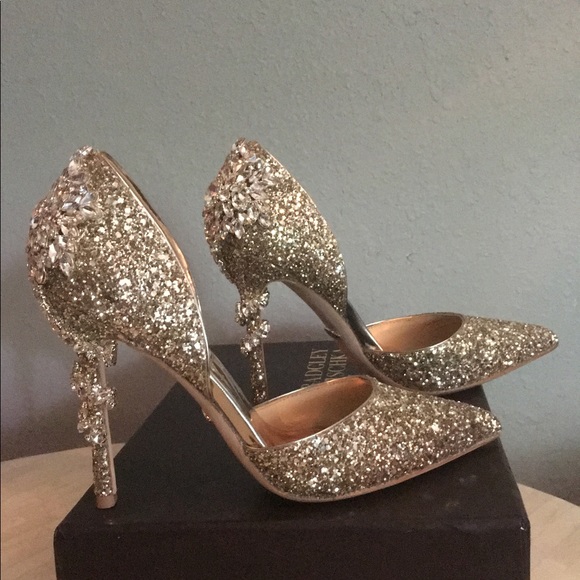 Badgley Mischka Shoes - NIB Badgley Mischka Vogue Gold Glitter Pump